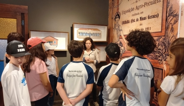 Aula-passeio com os alunos do 6º ano ao Arquivo Público Municipal e ao Museu do Zebu